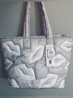 Wildfox Quilted Puffer Lips Tote Bag NWT New in Package + Free Gift